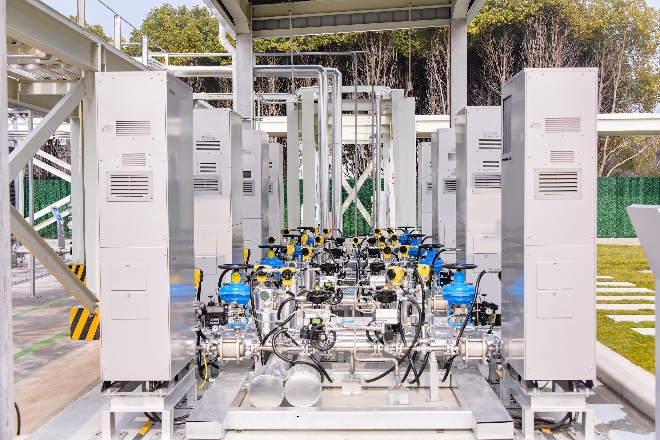 围栏里的建筑
低可信度描述已自动生成