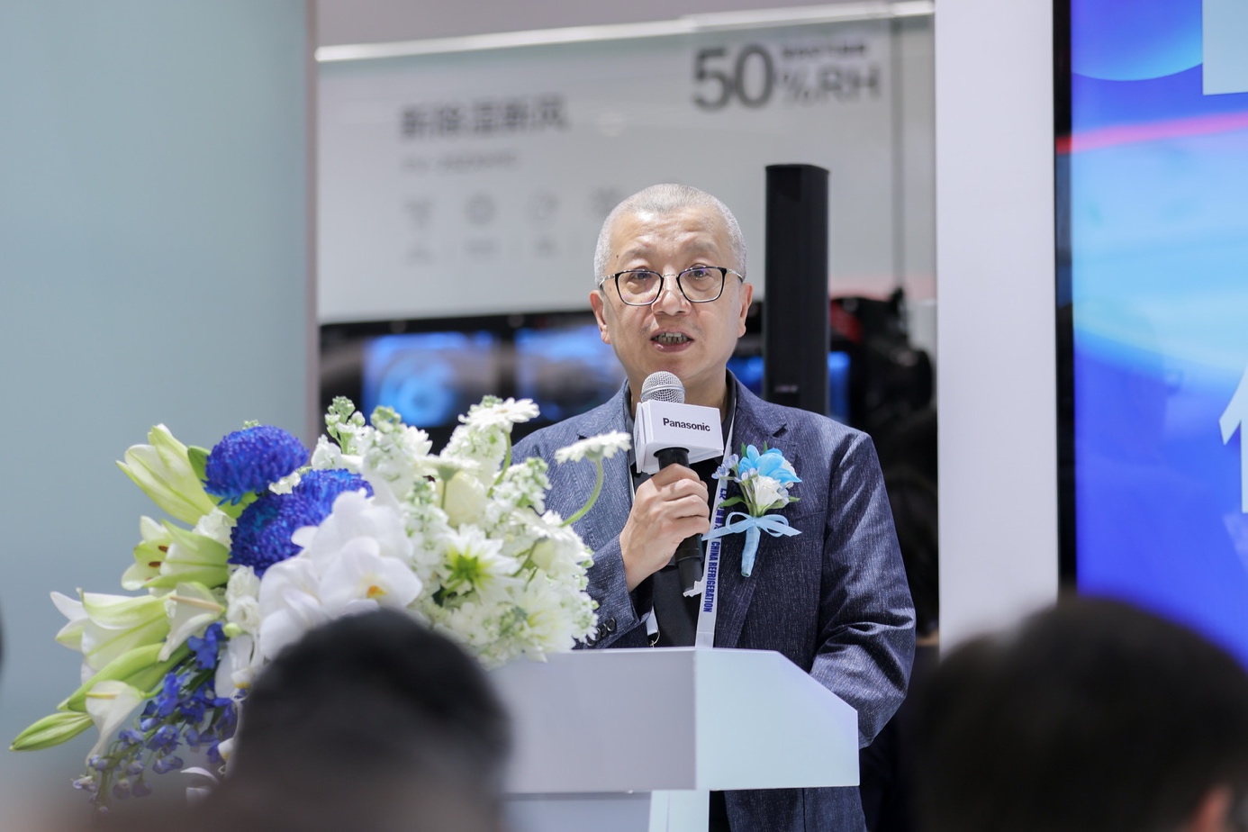 婚礼现场的人

AI 生成的内容可能不正确。